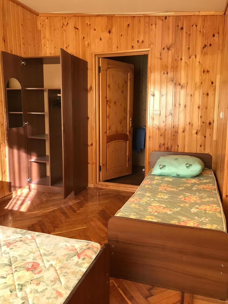 Гостевой Дом С Садом Hotell Gagry Eksteriør bilde